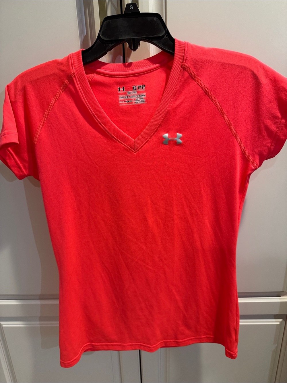 Under Armour Women’s V-Neck Short Sleeve Tee in Coral Pink